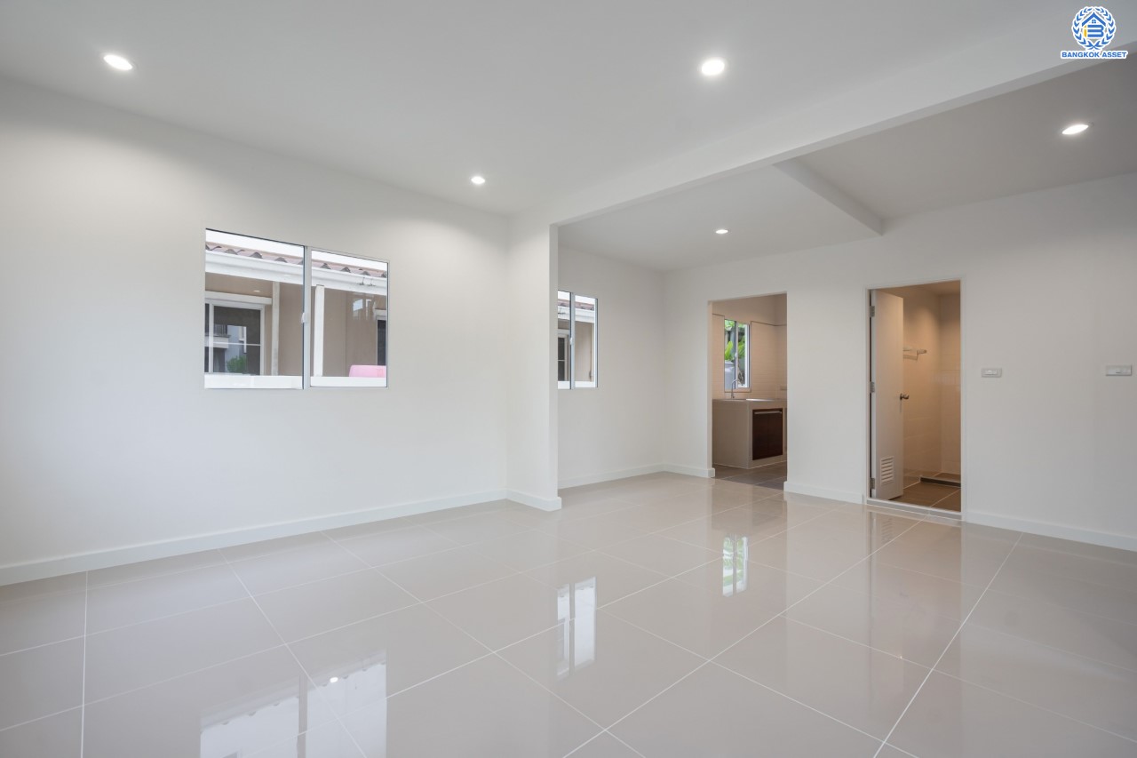 บ้านมือสองตกแต่งใหม่ ม.พฤกษาวิลเลจ10 บางใหญ่ เนื้อที่ 58.6 ตร.ว. ตอบโจทย์ทุกการอยู่อาศัย ฟังก์ชัน 3 ห้องนอน 2 ห้องน้ำ 1 ที่จอดรถ บรรยากาศเป็นส่วนตัว บนทำเลศักยภาพ เชื่อมต่อถนนกาญจนาภิเษก ใกล้เซ็นทรัลเวสต์เกต ทางด่วน "ศรีรัช" และรถไฟฟ้า "สถานีตลาดบางใหญ่"